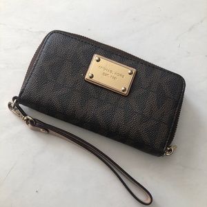 Michael Kors Wallet Wristlet